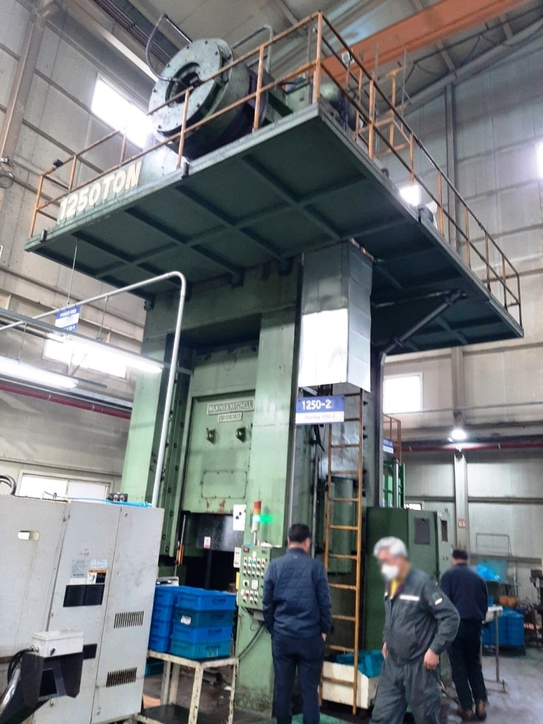 冷間鍛造プレス Wilkins & Mitchell S1-1250-42-48 - 1250 トン