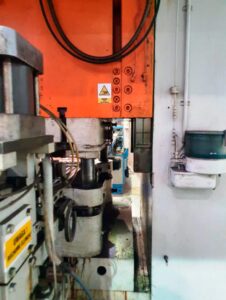 油圧プレス Lauffer RA500 - 500 トン (写真 4)