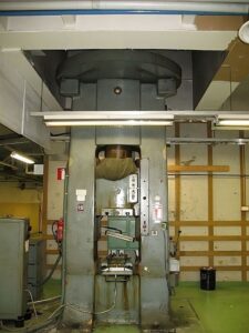 ねじプレス Weingarten P2240 - 450 トン ID: 76057