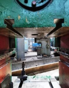 ナックルジョイントプレス Barnaul KB8336 - 400 トン (写真 1)