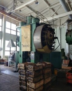 熱間鍛造プレス TMP Voronezh KB8542 - 1600 トン (写真 2)