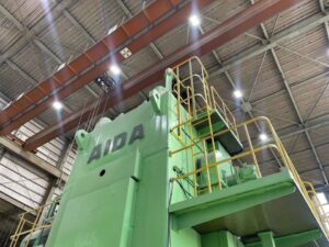 冷間鍛造プレス Aida PK-200 - 2000 トン (写真 1)