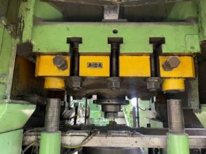 冷間鍛造プレス Aida PK-200 - 2000 トン (写真 2)