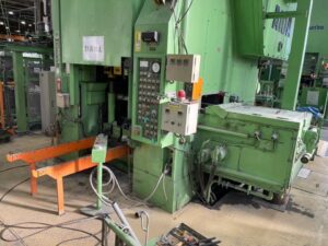 冷間鍛造プレス Aida PK-200 - 2000 トン (写真 4)