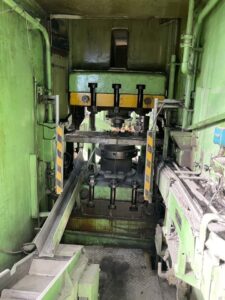 冷間鍛造プレス Aida PK-200 - 2000 トン (写真 6)