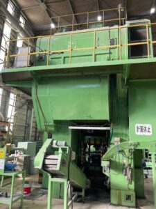 冷間鍛造プレス Aida PK-200 - 2000 トン (写真 10)