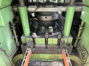 冷間鍛造プレス Aida PK-200 - 2000 トン (写真 14)