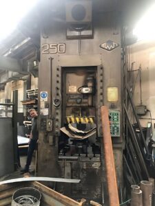 トリミングプレス TMP Voronezh KA2534 - 250 トン ID: 76059