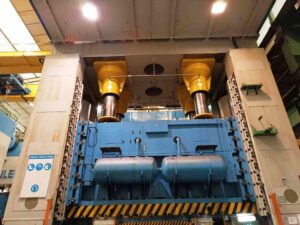 プレス機 TMP Voronezh KB4043 - 2000 トン (写真 1)