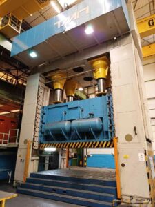 プレス機 TMP Voronezh KB4043 - 2000 トン (写真 3)