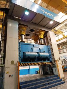 プレス機 TMP Voronezh KB4043 - 2000 トン (写真 4)