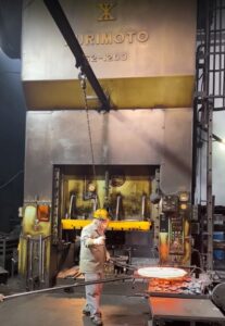 トリミングプレス Kurimoto S2-1200 - 1200 トン (写真 2)