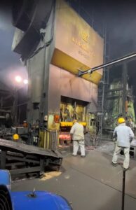 トリミングプレス Kurimoto S2-1200 - 1200 トン (写真 6)