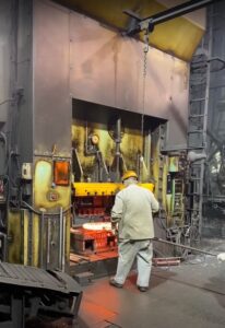 トリミングプレス Kurimoto S2-1200 - 1200 トン (写真 4)