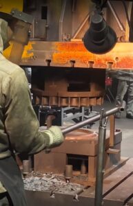 トリミングプレス Kurimoto S2-1200 - 1200 トン (写真 9)