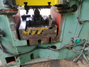 ナックルジョイントプレス Barnaul KB8338 - 630 トン (写真 1)