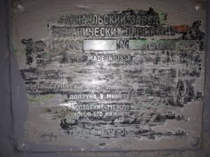 ナックルジョイントプレス Barnaul K8340 - 1000 トン (写真 1)