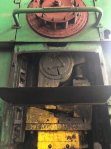 熱間鍛造プレス Smeral LZK 1600 P - 1600 トン (写真 3)