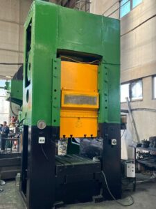 ナックルジョイントプレス Barnaul K8342 - 1600 トン (写真 1)