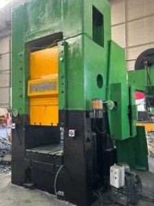 ナックルジョイントプレス Barnaul K8342 - 1600 トン ID: 76334