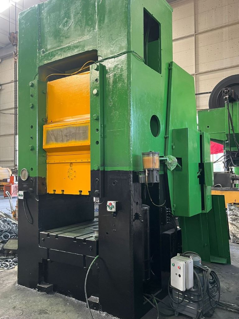 ナックルジョイントプレス Barnaul K8342 - 1600 トン