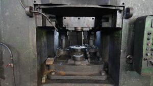 熱間鍛造プレス Spiertz PF2500 - 2500 トン (写真 2)