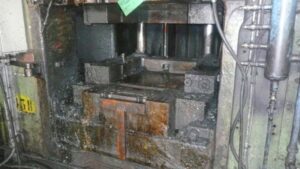 熱間鍛造プレス Smeral LZK 2500 - 2500 トン (写真 2)