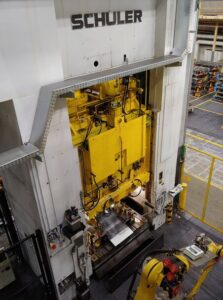 プレス機 Schuler 800 MT - 800 トン (写真 1)