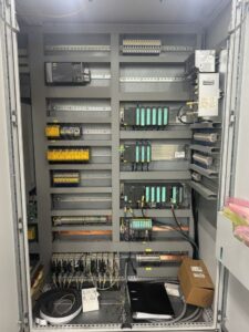 プレス機 Kaiser KSTU 3150 - 315 トン (写真 17)