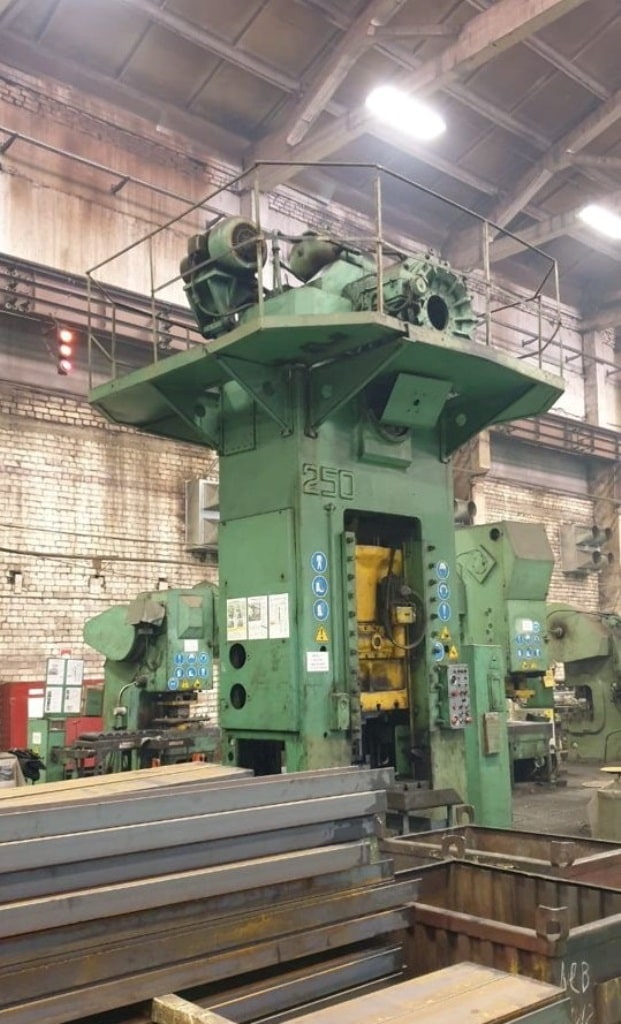 トリミングプレス TMP Voronezh KA2534 - 250 トン