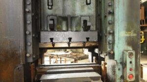 トリミングプレス TMP Voronezh K9538 - 630 トン (写真 1)