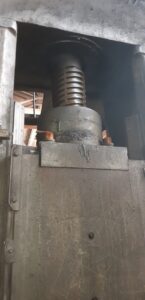 ねじプレス Stanko F1738 - 630 トン (写真 4)